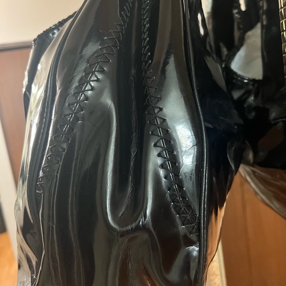 BLACK PATENT LEATHER SHOULDER BAG BY DONALD J PLINER… VERY GOOD CONDITION… LARGE - Picture 11 of 15